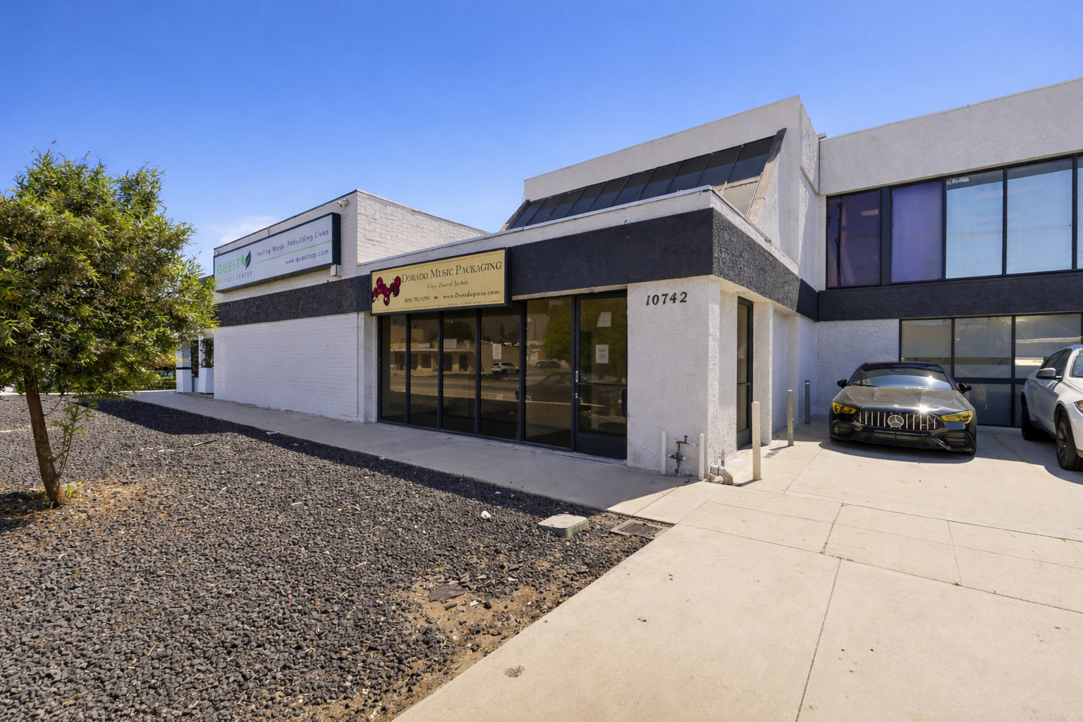 10742 Burbank Blvd, North Hollywood